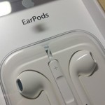 EarPodsのパッケージング。アップルらしい。独特の形状が見て取れる。