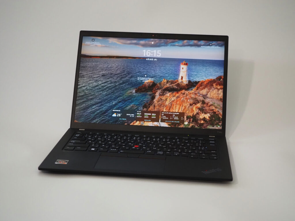 ThinkPad T14s を正面から撮影