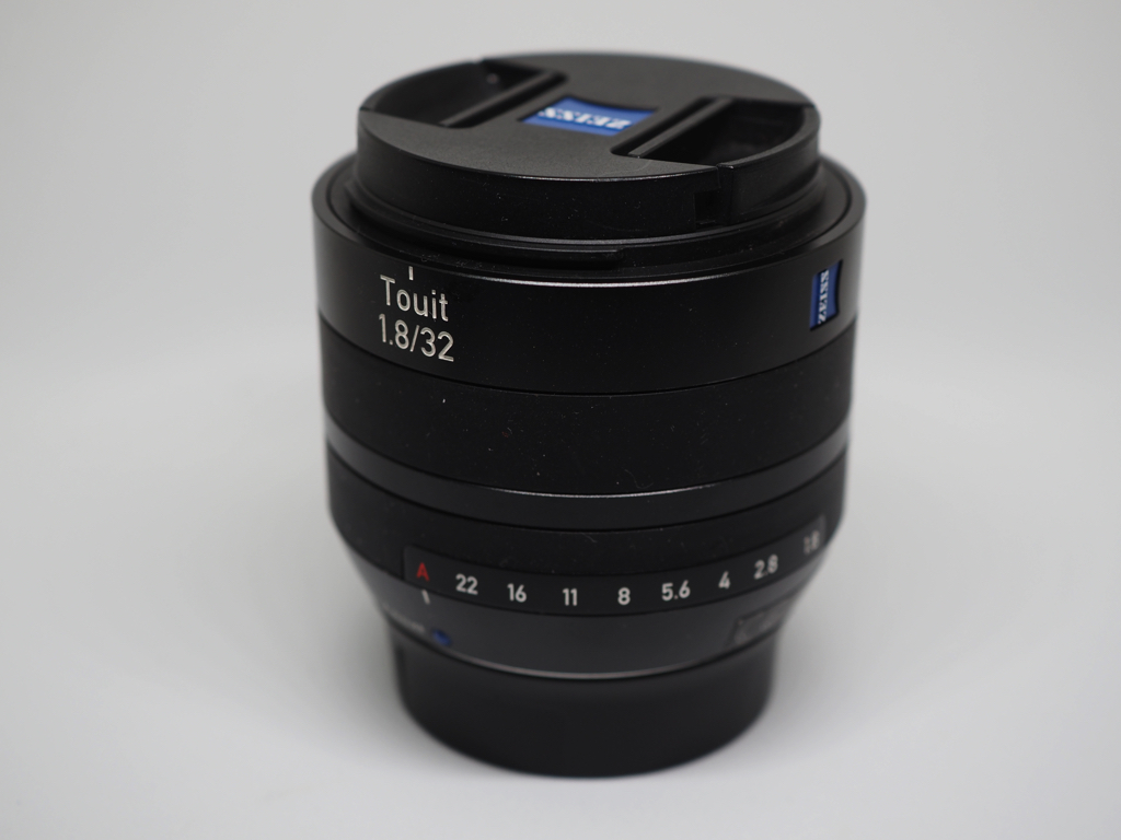 Carl Zeiss Touit 32mm F1.8 製品写真